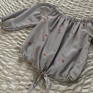 Off the shoulders Quarter-length top